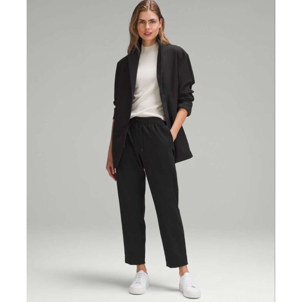 Lululemon Tapered Leg Mid-Rise Pant 7/8 Length Size M